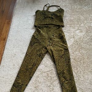 Beyond yoga animal print set xs